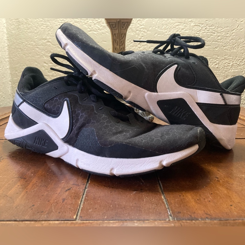 NIKE MEN’S LEGENT ESSENTIAL 2 / SIZE 10.5